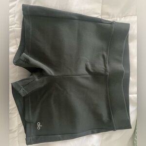Super cute medium Alo shorts great condition
